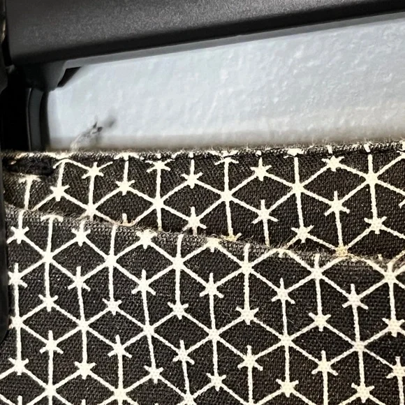 White House Black Market Geometric Women’s Pants - Size 8 - Picture 4 of 4